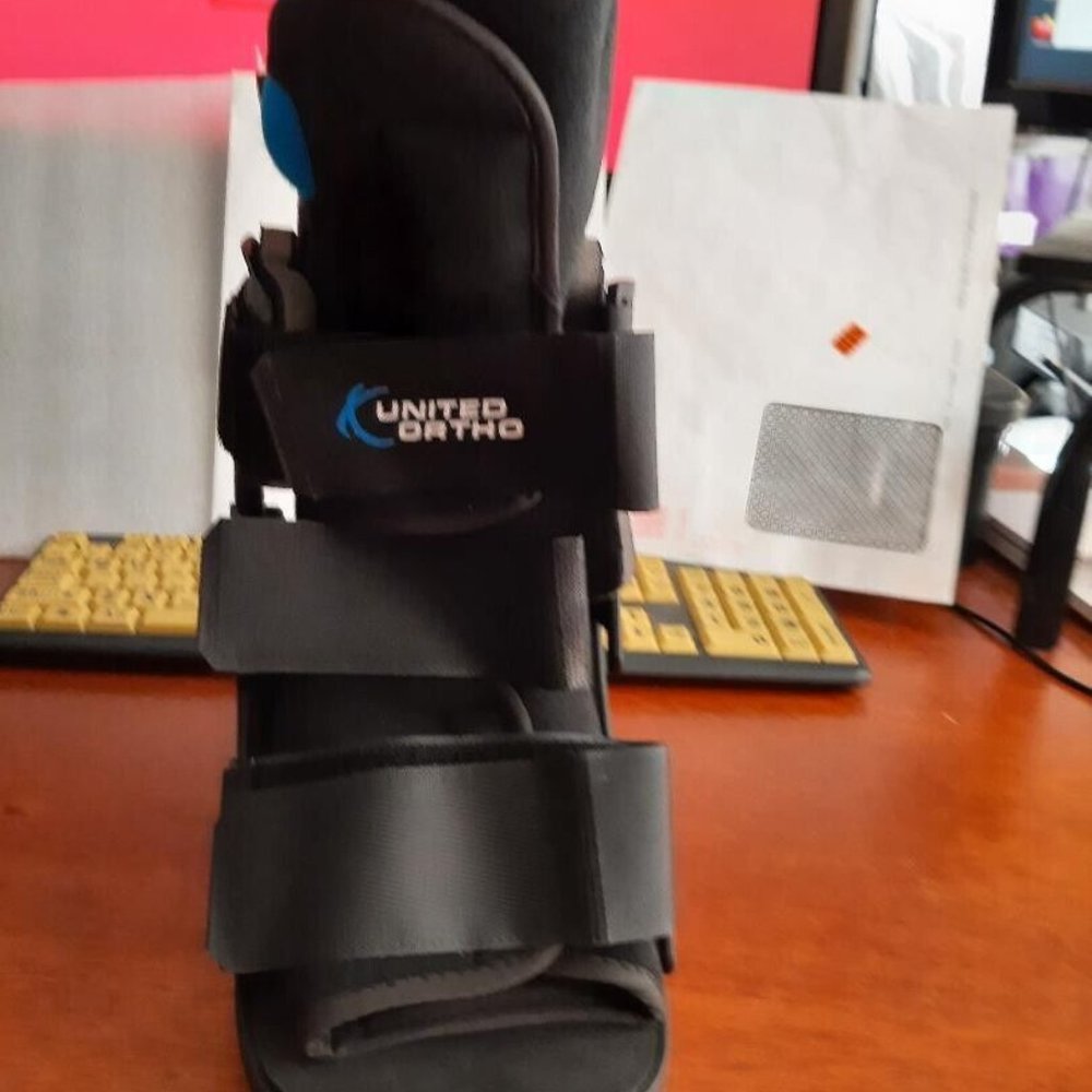 United Ortho Air Cam Walker Fracture Boot Medium Black New